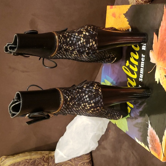 New Italina 4.5 inch black python snake bootie...size 7. - Picture 3 of 13